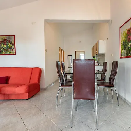 Appartement Two-bedroom In Vir