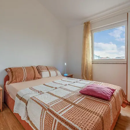 Two-bedroom In * Vir