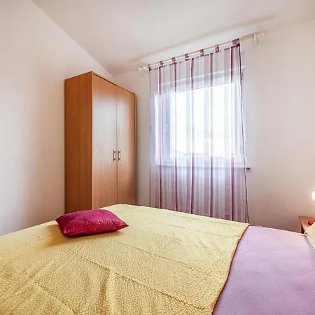 Two-bedroom In * Vir