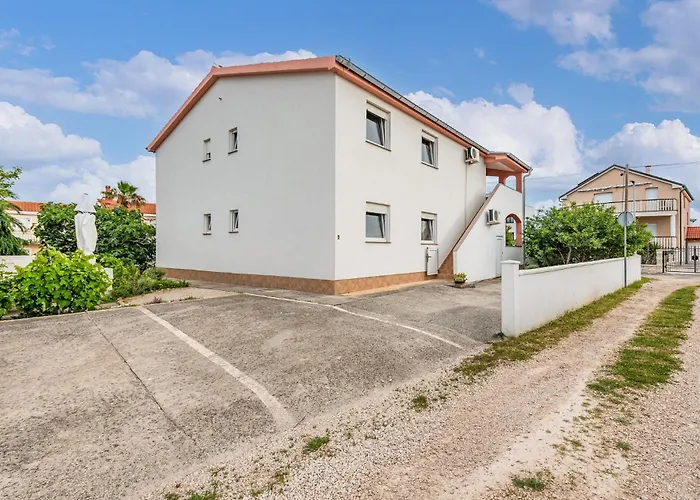 Appartamento Two-bedroom In Vir