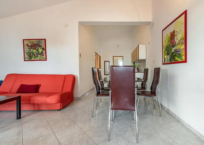 Appartamento Two-bedroom In Vir