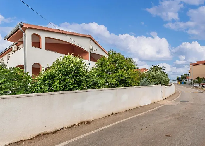 Appartamento Two-bedroom In Vir